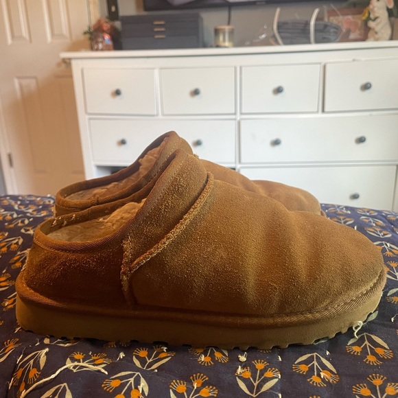 Ugg slip ons size women’s 8 - Picture 3 of 5